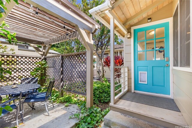 3115 Kaunaoa St, Honolulu, HI 96815 - entrance to property featuring a pergola and outdoor dining area