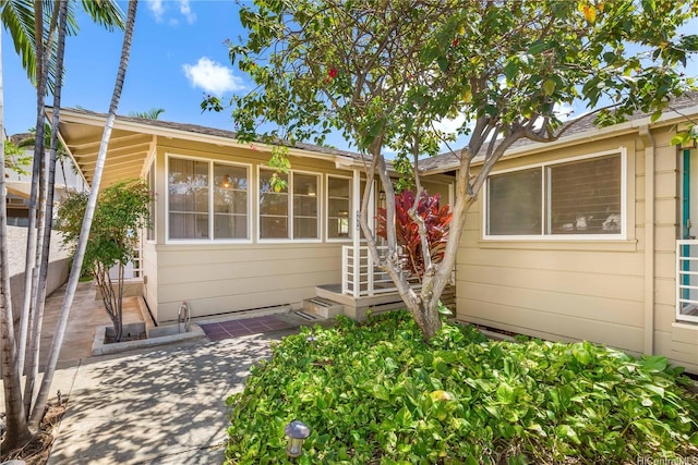 3115 Kaunaoa St, Honolulu, HI 96815 - ranch-style house featuring a patio area