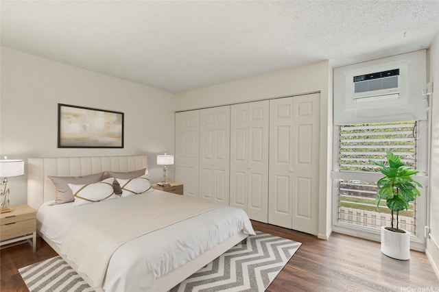 95-314 Kaloapau St Unit 122, Mililani, HI 96789 - bedroom featuring a wall mounted AC, wood finished floors, and a closet