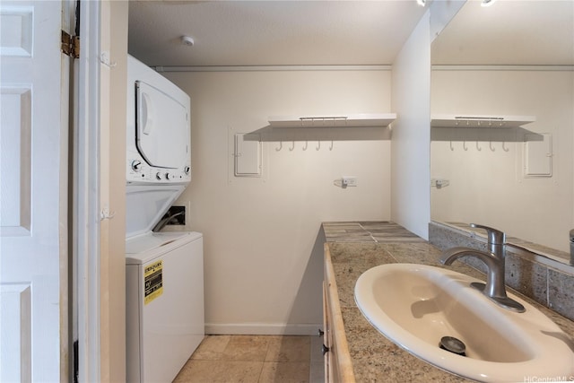 430 Keoniana St Unit 1007, Honolulu, HI 96815 - bathroom featuring stacked washer / drying machine, vanity, and baseboards