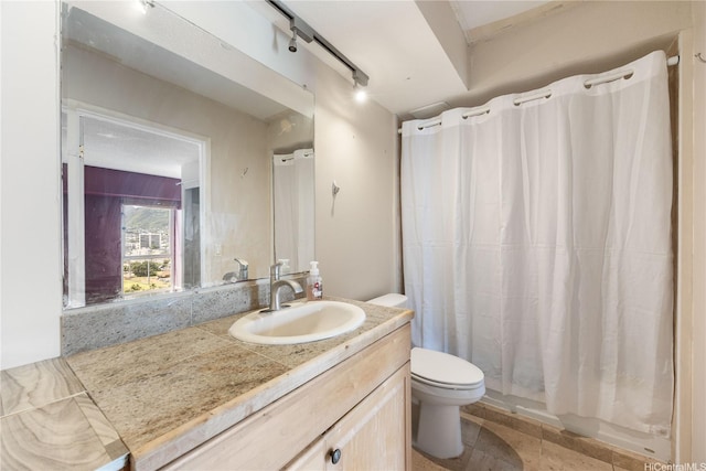 430 Keoniana St Unit 1007, Honolulu, HI 96815 - full bath featuring toilet, a shower with shower curtain, and vanity
