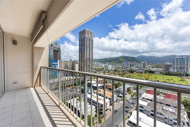 430 Keoniana St Unit 1007, Honolulu, HI 96815 - balcony with a view of city and a mountain view