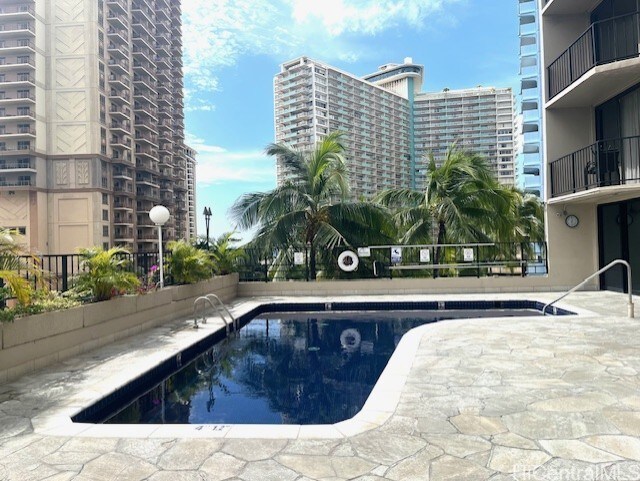 1850 Ala Moana Blvd Unit 1007, Honolulu, HI 96815 - community pool with a view of city