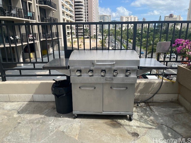 1850 Ala Moana Blvd Unit 1007, Honolulu, HI 96815 - view of patio / terrace with a view of city and a balcony
