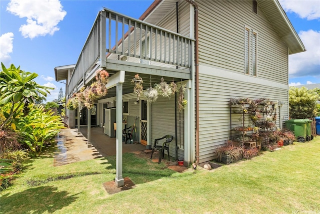 94-046 Puanane Pl, Mililani, HI 96789 - view of side of home featuring a yard and a wooden deck
