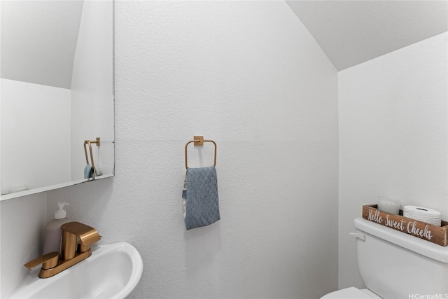 2290 Akepa St, Pearl City, HI 96782 - bathroom featuring a sink, lofted ceiling, and toilet