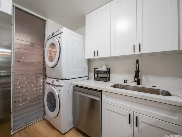 95-65 Waikalani Dr Unit F302, Mililani, HI 96789 - laundry area with stacked washing machine and dryer and light wood-style floors