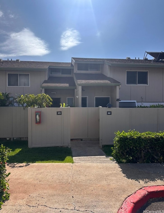 92-993 Makakilo Dr Unit 45, Kapolei, HI 96707 - view of front of house featuring a gate