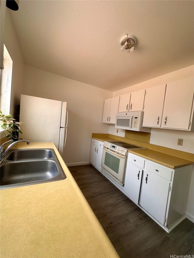 92-993 Makakilo Dr Unit 45, Kapolei, HI 96707 - kitchen with white appliances, a sink, dark wood finished floors, baseboards, and white cabinetry