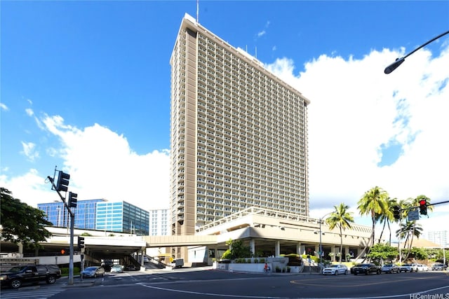 410 Atkinson Dr Unit 1337, Honolulu, HI 96814 - view of property with uncovered parking