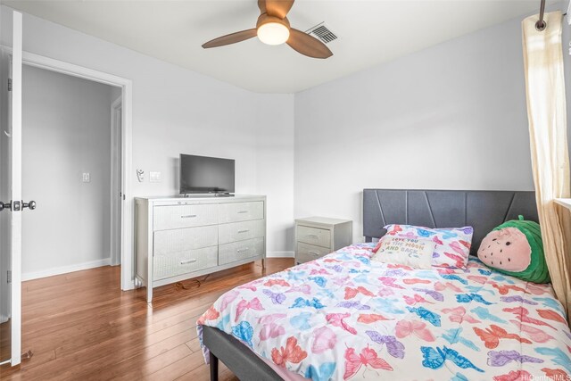 92-325 Palaulau Pl Unit 62, Kapolei, HI 96707 - bedroom with wood finished floors, baseboards, and ceiling fan