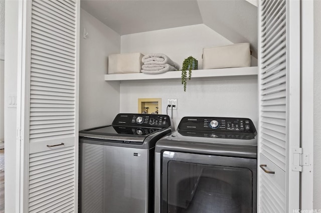 91-1050 Makaaloa St Unit 11E, Ewa Beach, HI 96706 - laundry room featuring washing machine and clothes dryer