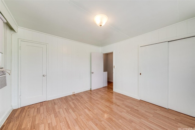 713 Menehune Ln, Honolulu, HI 96826 - unfurnished bedroom featuring light wood-type flooring, a closet, and baseboards