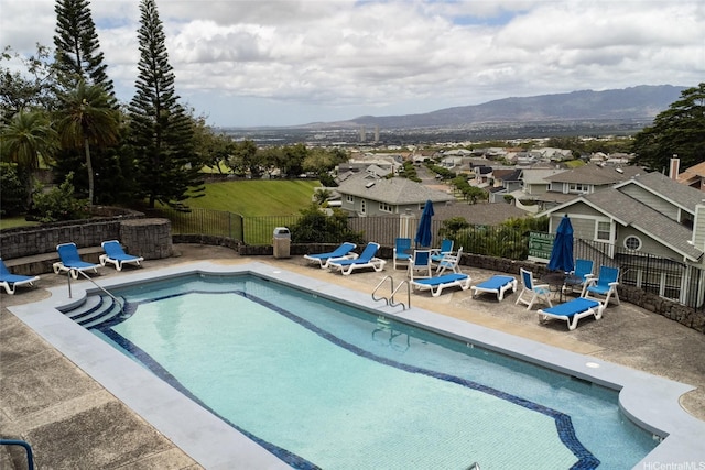 98-1970-A Kaahumanu St Unit 128, Pearl City, HI 96782 - view of pool featuring a mountain view, a fenced backyard, and a patio area