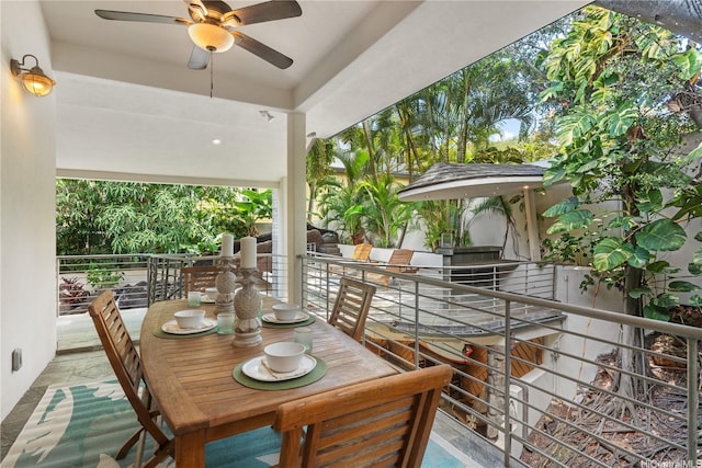 balcony featuring ceiling fan