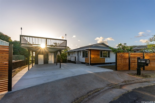 92-370 Malahuna Pl, Kapolei, HI 96707 - view of front of home with driveway, fence, and entry steps