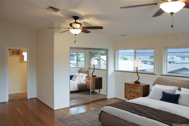 245 Hualani St Unit B, Kailua, HI 96734 - bedroom featuring wood finished floors, vaulted ceiling, baseboards, and a ceiling fan