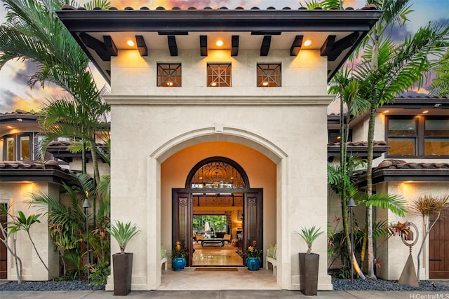 4462 Kahala Ave, Honolulu, HI 96816 - view of exterior entry at dusk