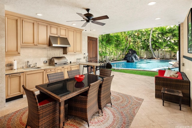 4462 Kahala Ave, Honolulu, HI 96816 - view of patio / terrace featuring an outdoor kitchen, a ceiling fan, and outdoor dining space