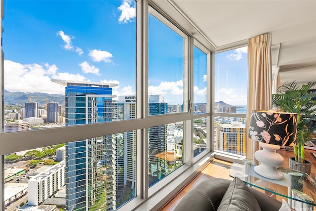 1177 Queen St Unit 4509, Honolulu, HI 96814 - sunroom featuring a city view, a mountain view, floor to ceiling windows, and wood finished floors