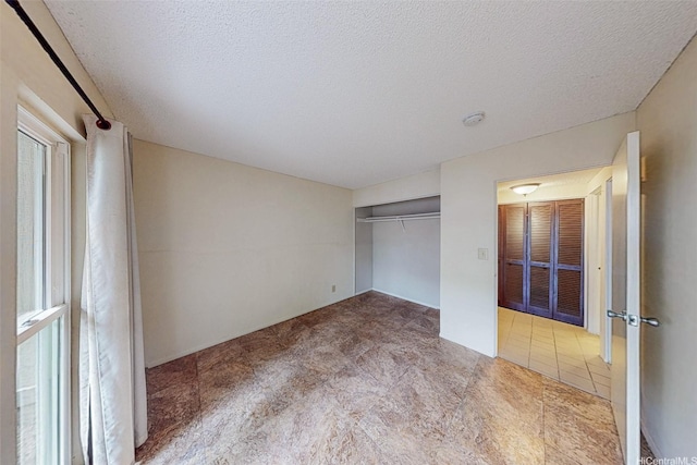 44-3082 Olina St Unit 5/2, Kaneohe, HI 96744 - unfurnished bedroom featuring a textured ceiling and a closet