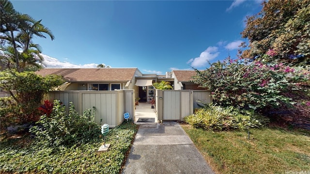 44-3082 Olina St Unit 5/2, Kaneohe, HI 96744 - fenced front yard featuring a gate