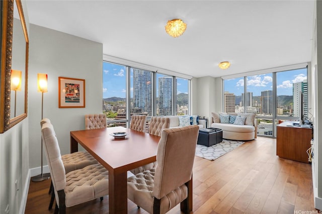 1189 Waimanu St Unit 1606, Honolulu, HI 96814 - dining area featuring a skyline view, light wood finished floors, plenty of natural light, and expansive windows