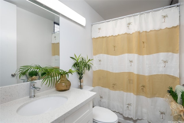 3070 Ala Ilima St Unit 306, Honolulu, HI 96818 - full bath featuring toilet, vanity, and a shower with shower curtain