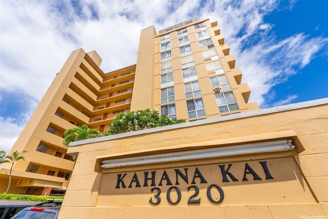 3020 Ala Napuaa Pl Unit 103, Honolulu, HI 96818 - view of apartment building / complex