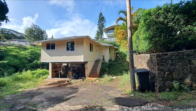 3904 Maunahilu Pl, Honolulu, HI 96816 - view of side of home featuring stairs