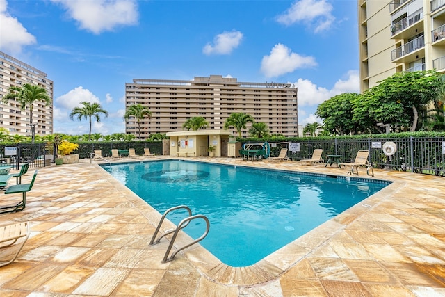 3161 Ala Ilima St Unit 1006, Honolulu, HI 96818 - community pool featuring fence and a patio