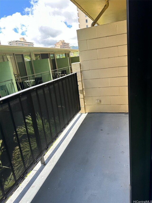 2425 Kuhio Ave Unit 410, Honolulu, HI 96815 - view of balcony