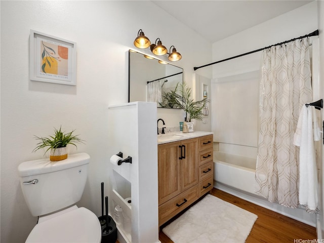 91-540 Puamaeole St Unit 49D, Ewa Beach, HI 96706 - full bath featuring vanity, wood finished floors, and shower / bath combo with shower curtain
