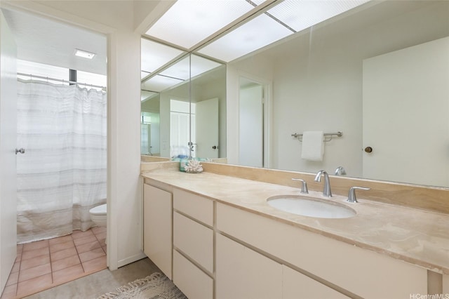 1630 Kalaniiki St Unit 31, Honolulu, HI 96821 - full bathroom featuring toilet, vanity, curtained shower, and tile patterned flooring