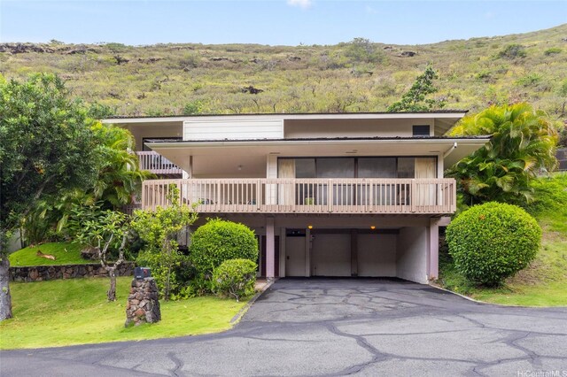 1630 Kalaniiki St Unit 31, Honolulu, HI 96821 - view of front of home featuring driveway, a carport, and a front lawn
