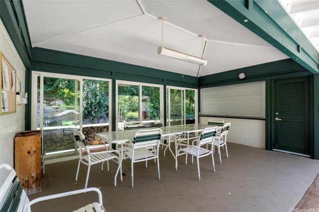 1630 Kalaniiki St Unit 31, Honolulu, HI 96821 - sunroom with outdoor dining area and lofted ceiling