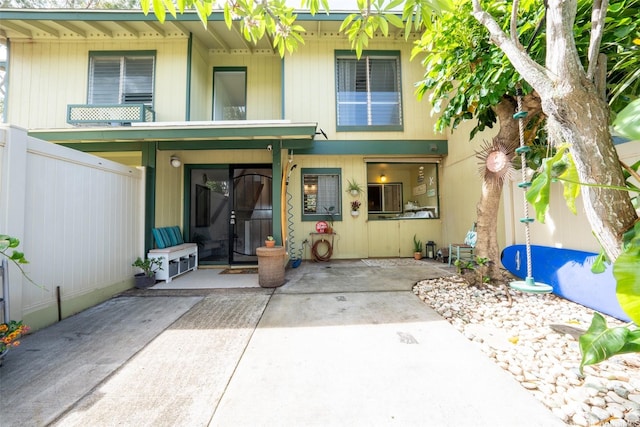 92-1210 Makakilo Dr Unit 5, Kapolei, HI 96707 - view of exterior entry featuring fence