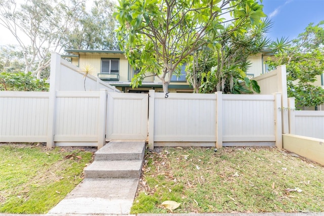 92-1210 Makakilo Dr Unit 5, Kapolei, HI 96707 - view of yard with fence