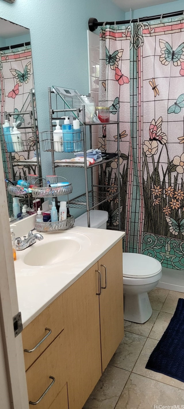 92-1366PUNAWAINUIST Punawainui St, Kapolei, HI 96707 - full bath with vanity, a textured wall, and a shower with shower curtain