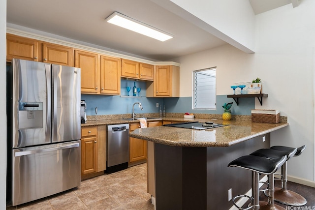 94-423 Keaoopua St Unit 155, Mililani, HI 96789 - kitchen featuring stainless steel appliances, open shelves, a peninsula, and a breakfast bar area