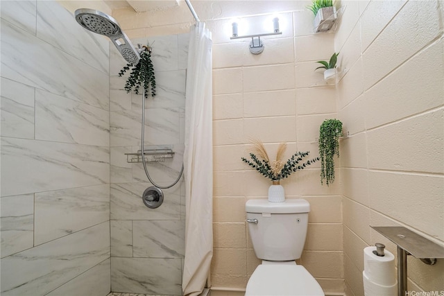 95-024 Waihau St Unit 16A, Mililani, HI 96789 - full bathroom with tiled shower and toilet