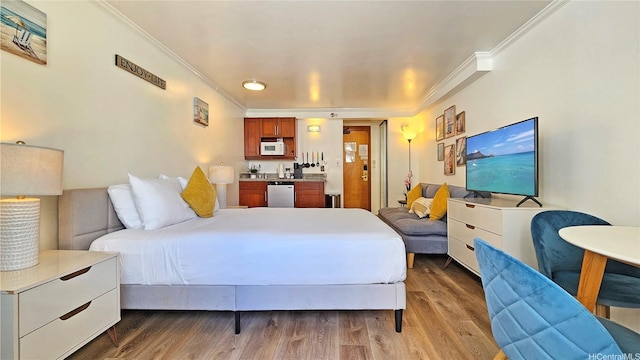 2425 Kuhio Ave Unit 603, Honolulu, HI 96815 - bedroom featuring crown molding and wood finished floors
