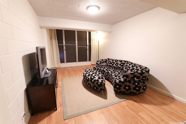 2626 Kuilei St Unit K, Honolulu, HI 96826 - living area featuring wood finished floors