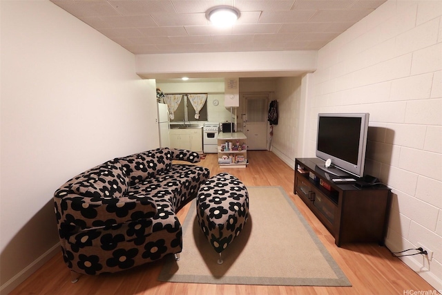 2626 Kuilei St Unit K, Honolulu, HI 96826 - living room featuring light wood-type flooring