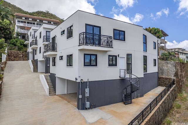332 Iolani Ave, Honolulu, HI 96813 - view of property with stairs