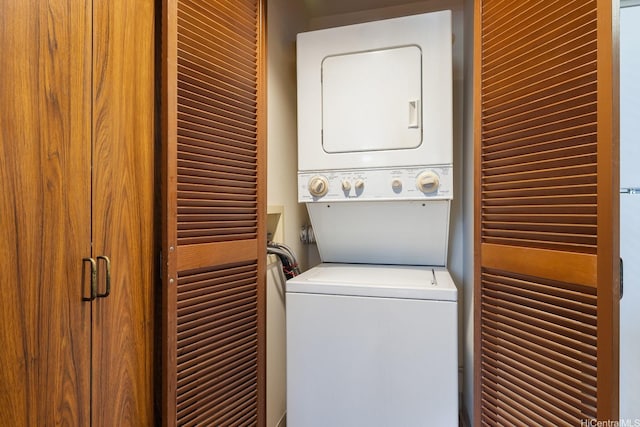 5070 Likini St Unit 1409, Honolulu, HI 96818 - clothes washing area featuring stacked washer and clothes dryer