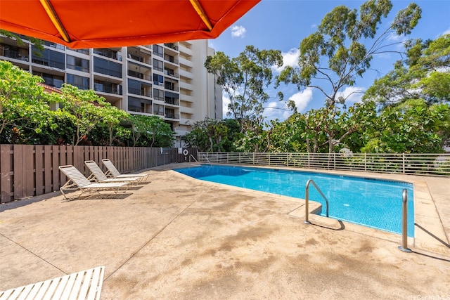 3138 Waialae Ave Unit 521, Honolulu, HI 96816 - community pool featuring a patio