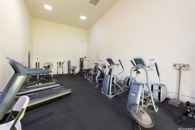 3138 Waialae Ave Unit 521, Honolulu, HI 96816 - exercise room with high vaulted ceiling