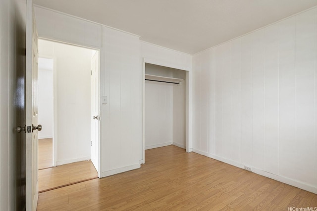 54-011 Waikulama St, Hauula, HI 96717 - unfurnished bedroom featuring light wood-type flooring and a closet