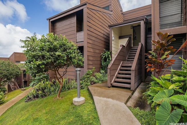 51-636 Kamehameha Hwy Unit 215, Kaaawa, HI 96730 - entrance to property with a lawn